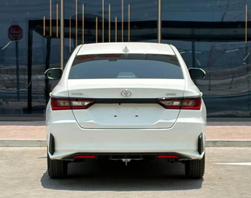 2023 Toyota Yaris E thumbnail 6
