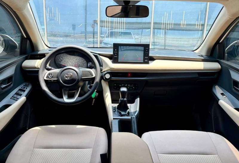 2023 Toyota Yaris E thumbnail 8