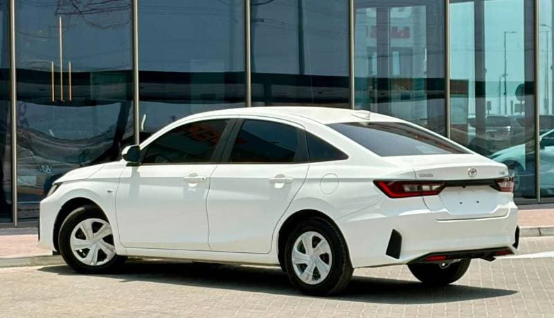 2023 Toyota Yaris E thumbnail 4
