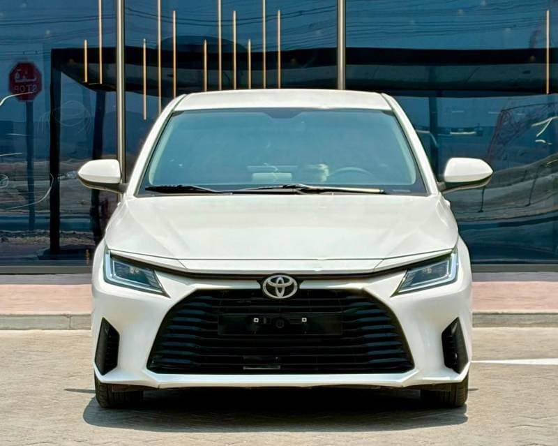 2023 Toyota Yaris E thumbnail 3