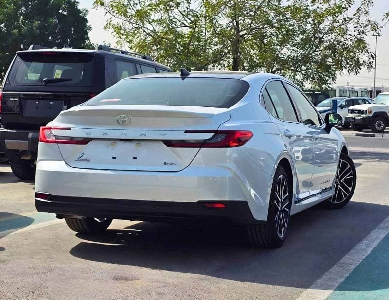 2026 Toyota Camry GLE HEV thumbnail 5