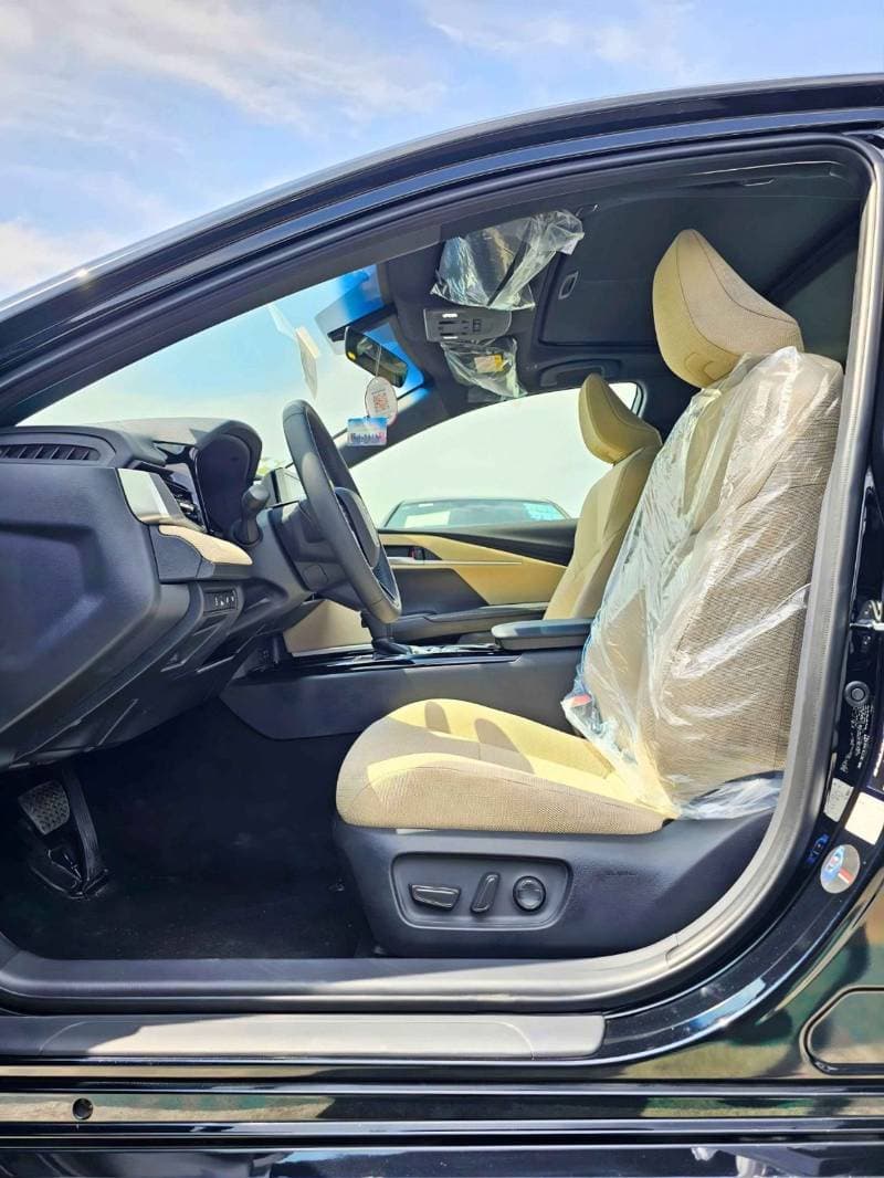 2025 Toyota Camry E PLUS HEV thumbnail 8