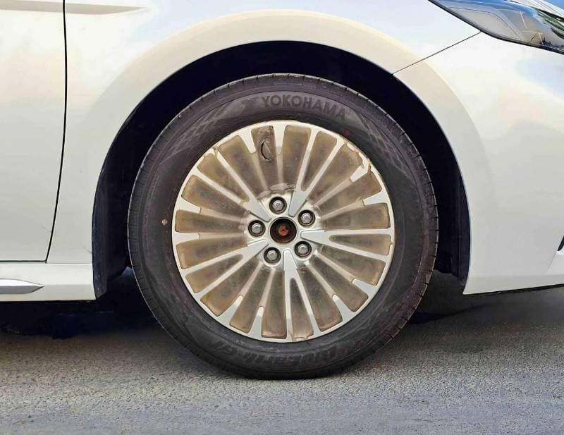 2025 Toyota Camry GLE thumbnail 5