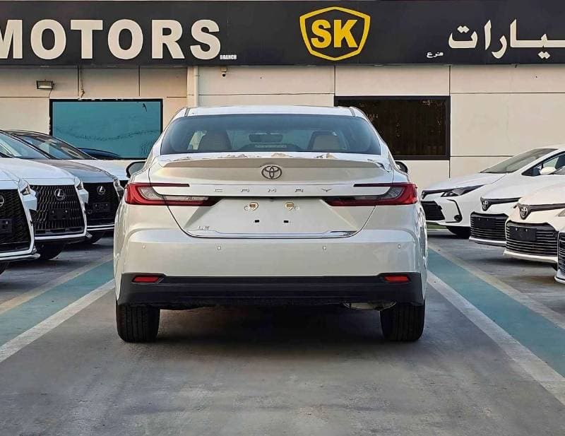 2025 Toyota Camry GLE thumbnail 4