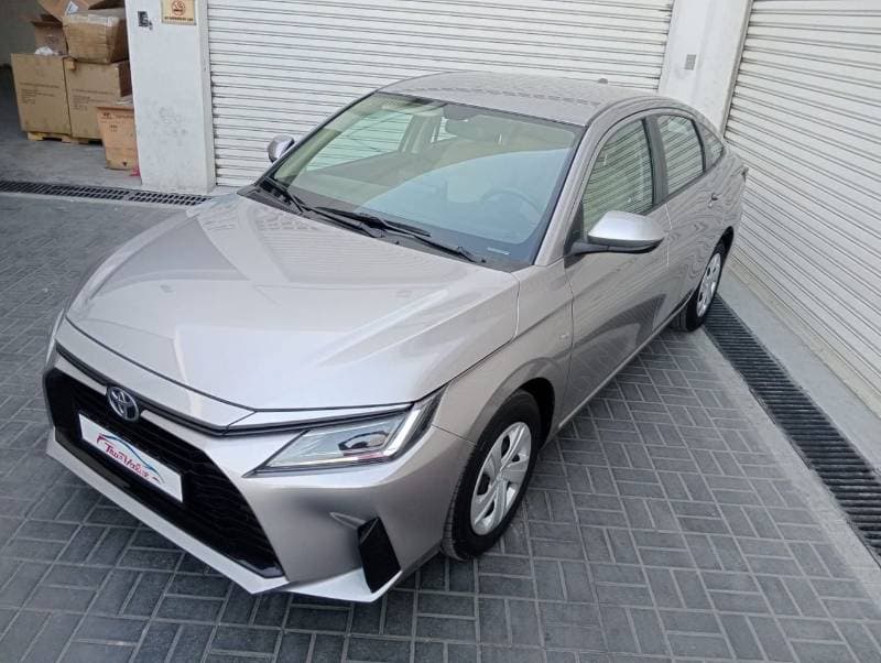 2023 Toyota Yaris E thumbnail 2