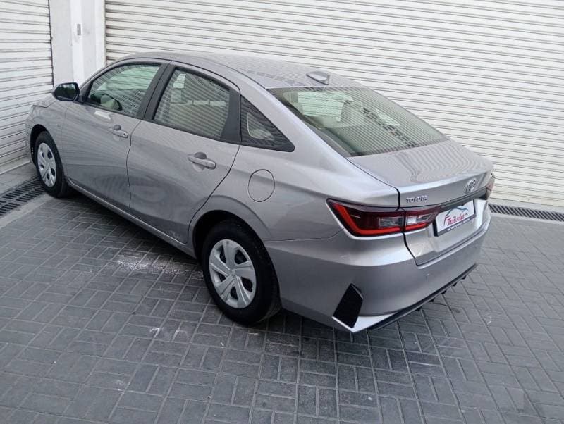 2023 Toyota Yaris E thumbnail 3
