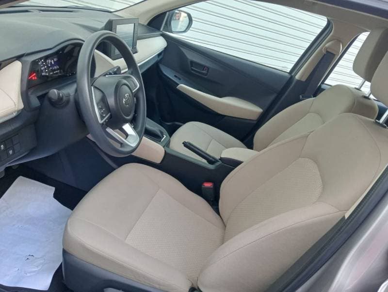 2023 Toyota Yaris E thumbnail 8