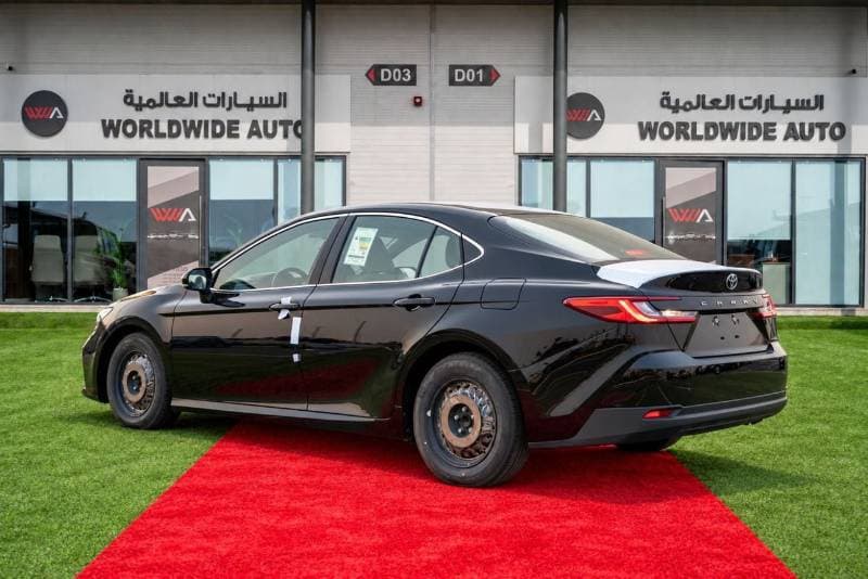 2026 Toyota Camry LE thumbnail 8