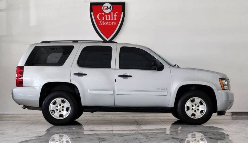 2011 Chevrolet Tahoe LS thumbnail 3