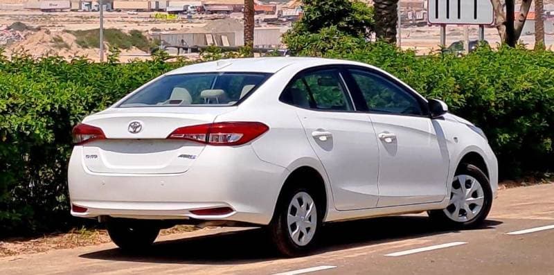 2021 Toyota Yaris Y thumbnail 3