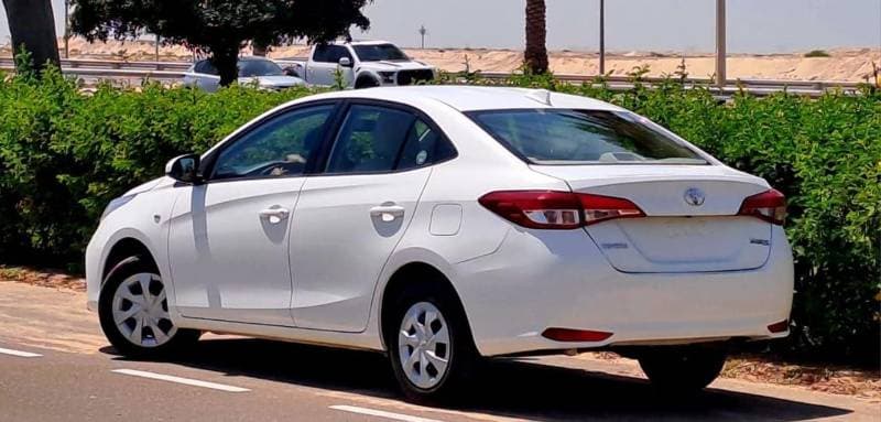 2021 Toyota Yaris Y thumbnail 4
