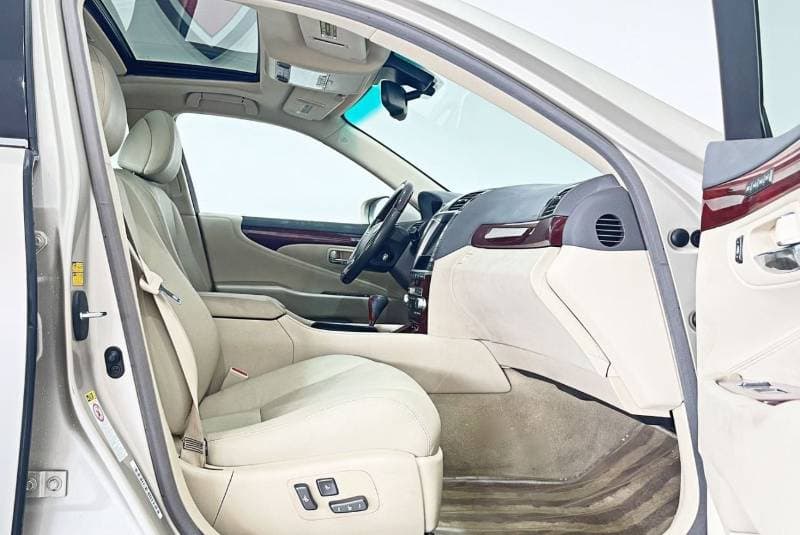2011 Lexus LS460 LWB 5ST thumbnail 6