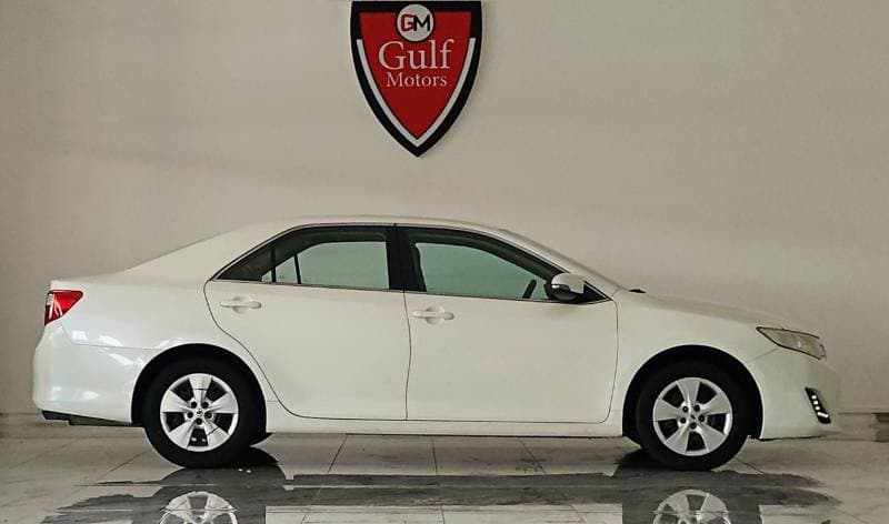 2014 Toyota Camry SE thumbnail 3