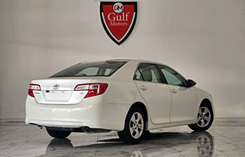 2014 Toyota Camry SE thumbnail 4