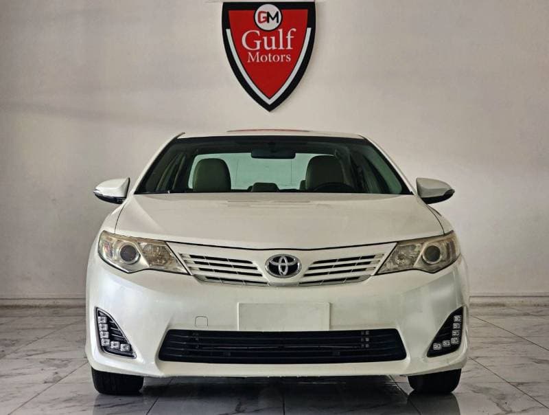 2014 Toyota Camry SE thumbnail 2
