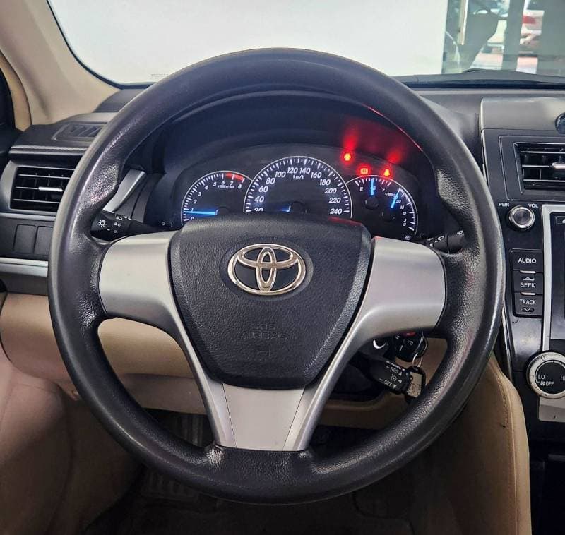 2014 Toyota Camry SE thumbnail 6
