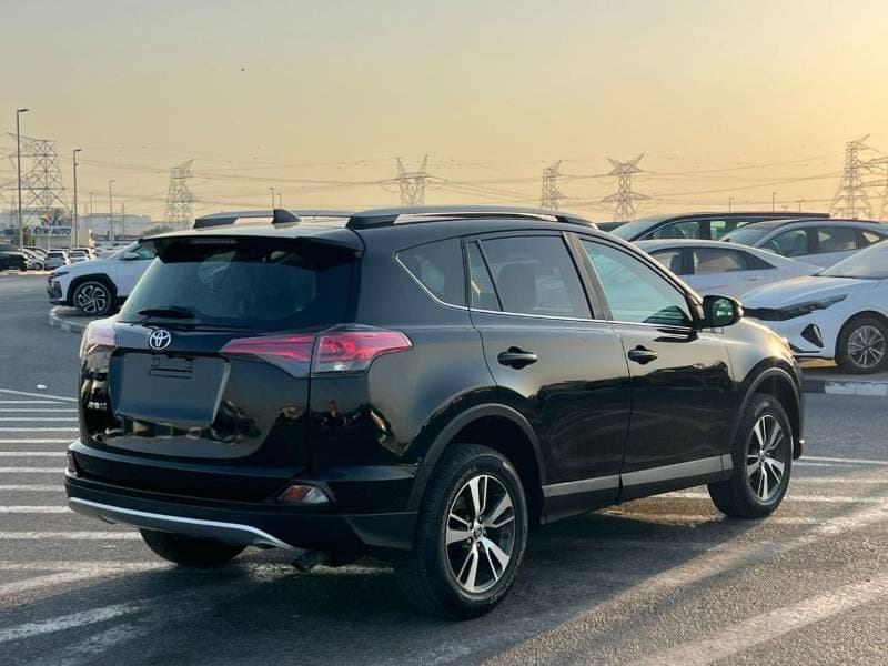 2018 Toyota RAV4 thumbnail 6