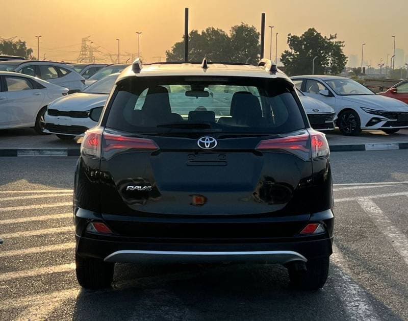 2018 Toyota RAV4 thumbnail 8