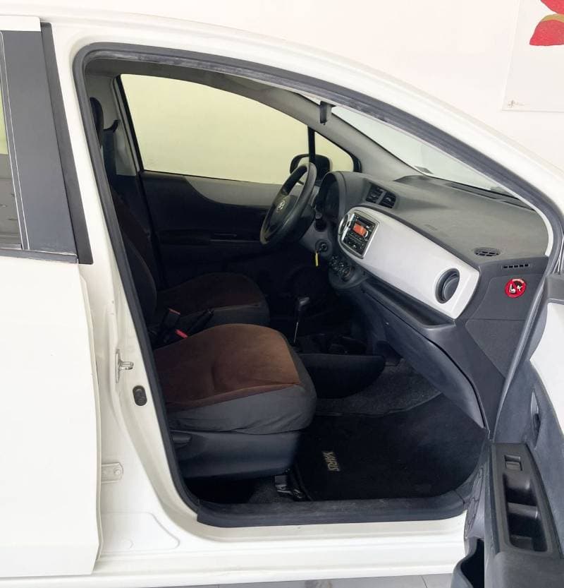 2013 Toyota Yaris BASE thumbnail 6