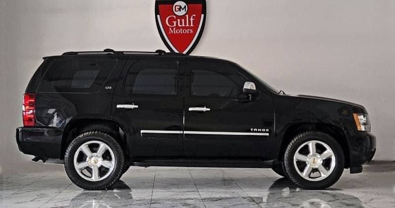 2011 Chevrolet Tahoe LTZ thumbnail 3