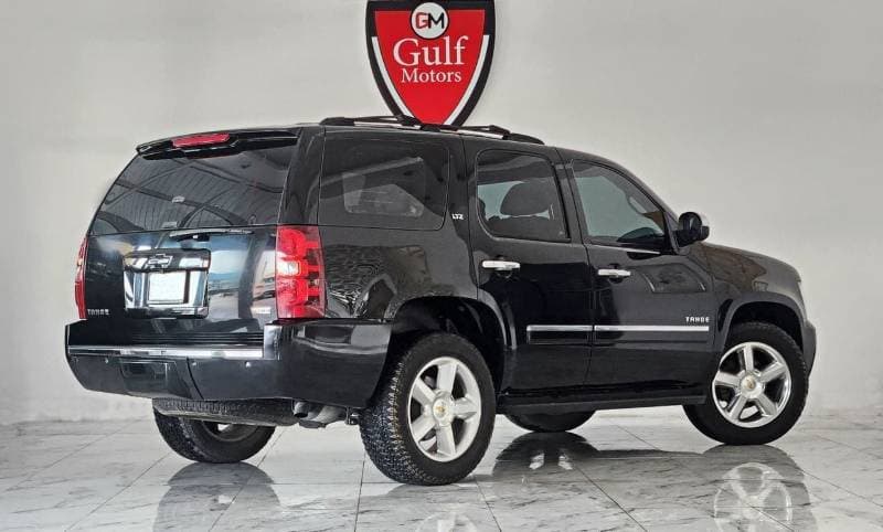 2011 Chevrolet Tahoe LTZ thumbnail 4