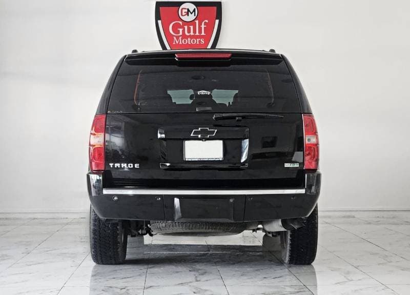 2011 Chevrolet Tahoe LTZ thumbnail 5