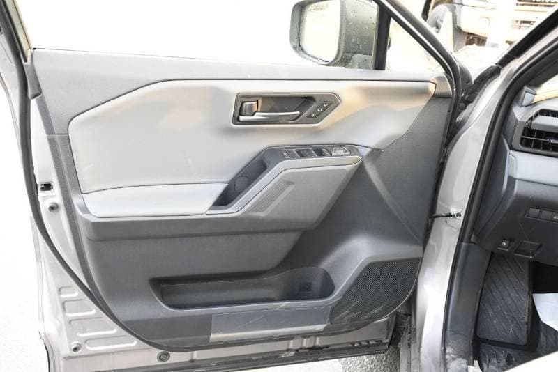 2026 Toyota RAV4 XSE HEV thumbnail 8