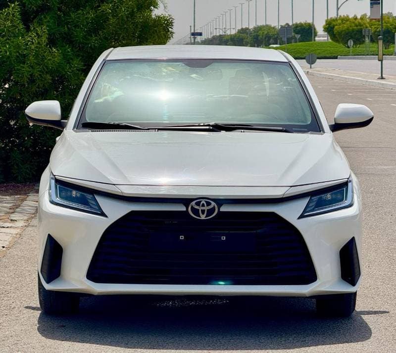 2023 Toyota Yaris E thumbnail 3