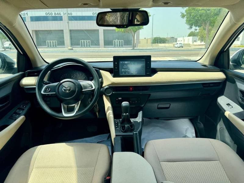 2023 Toyota Yaris E thumbnail 8