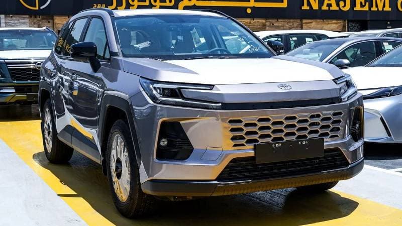 2026 Toyota RAV4 XLE thumbnail 3