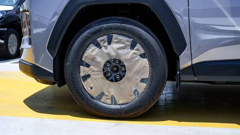 2026 Toyota RAV4 XLE thumbnail 8