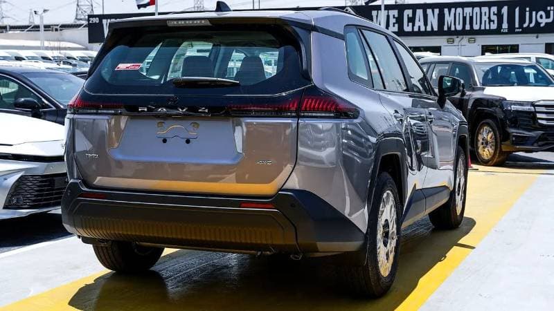 2026 Toyota RAV4 XLE thumbnail 5