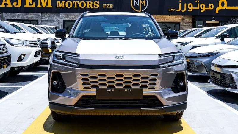 2026 Toyota RAV4 XLE thumbnail 2