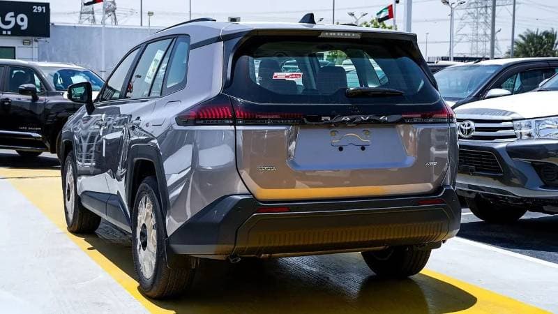 2026 Toyota RAV4 XLE thumbnail 7