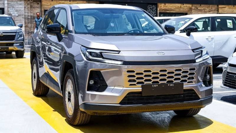 2026 Toyota RAV4 LE thumbnail 3