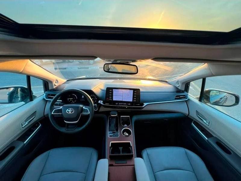 2021 Toyota Sienna thumbnail 5