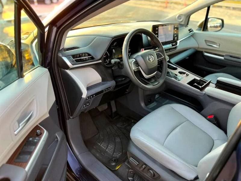 2021 Toyota Sienna thumbnail 4