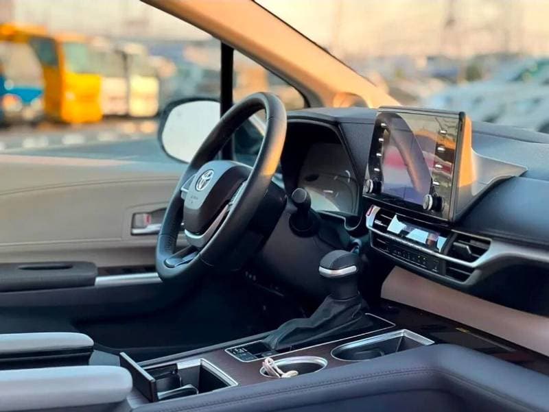 2021 Toyota Sienna thumbnail 8