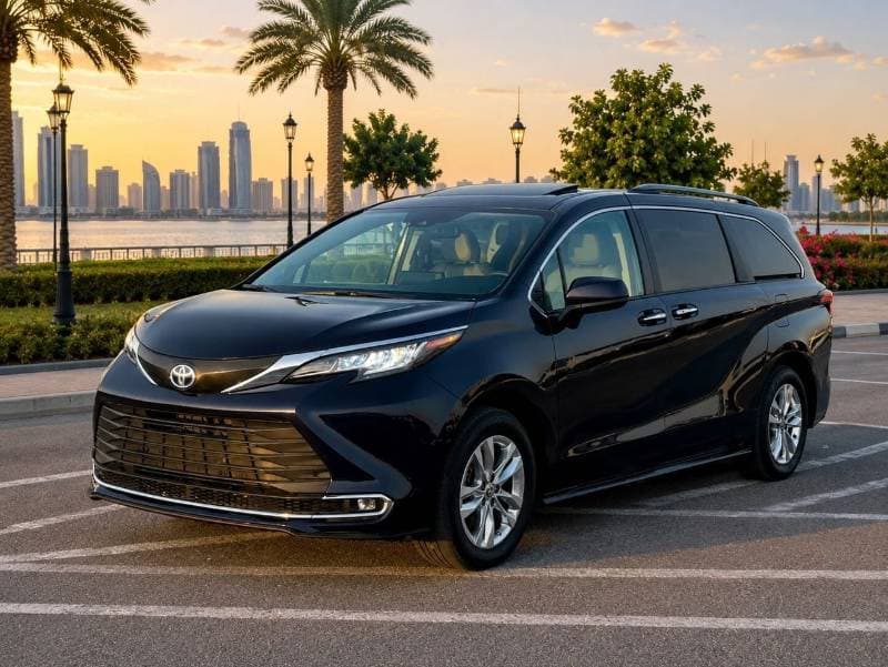 2021 Toyota Sienna thumbnail 3