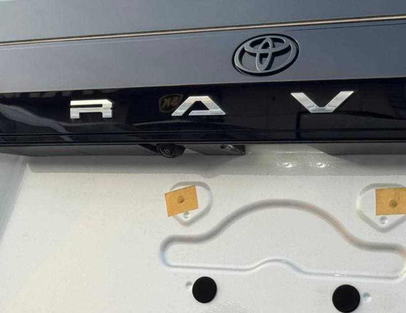 2026 Toyota RAV4 XLE thumbnail 6