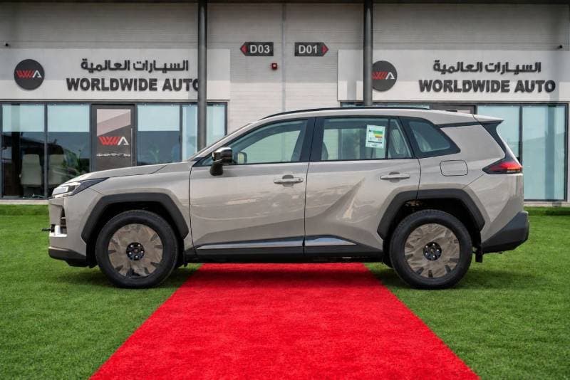 2026 Toyota RAV4 XLE thumbnail 4