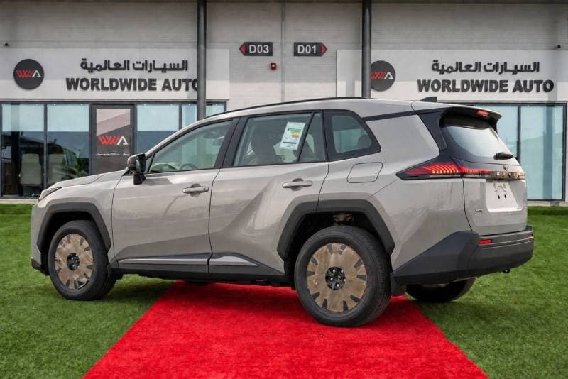 2026 Toyota RAV4 XLE thumbnail 7