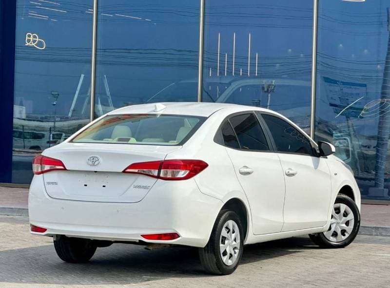 2021 Toyota Yaris E thumbnail 5