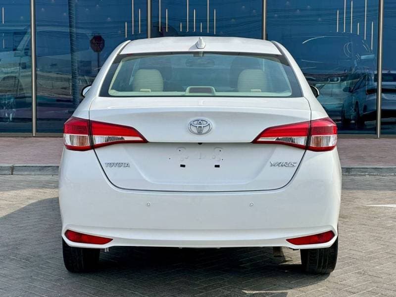 2021 Toyota Yaris E thumbnail 6