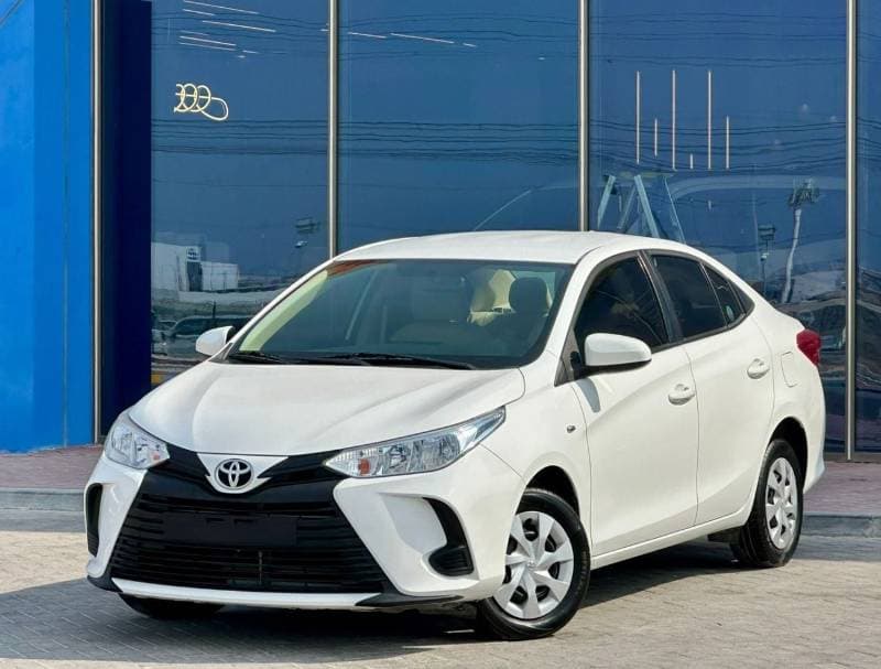 2021 Toyota Yaris E thumbnail 2