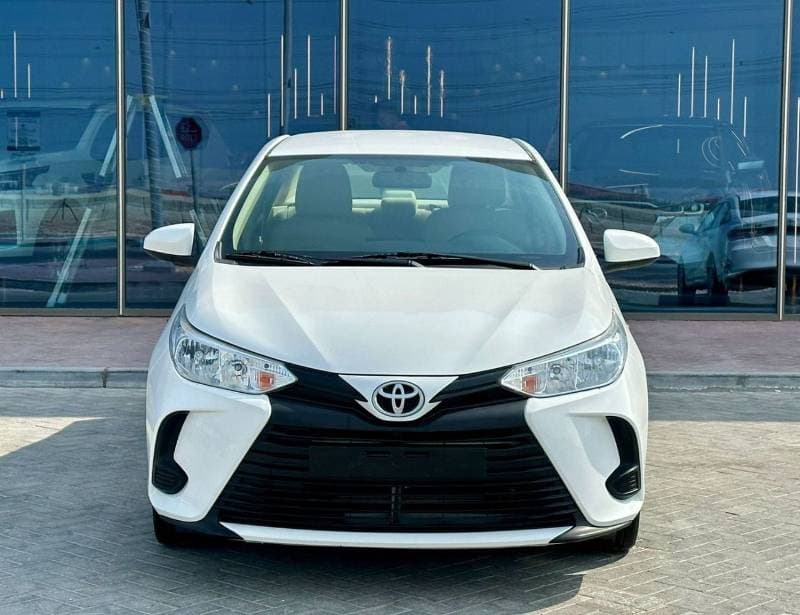 2021 Toyota Yaris E thumbnail 3