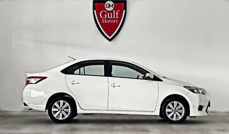 2015 Toyota Yaris SPORT thumbnail 3