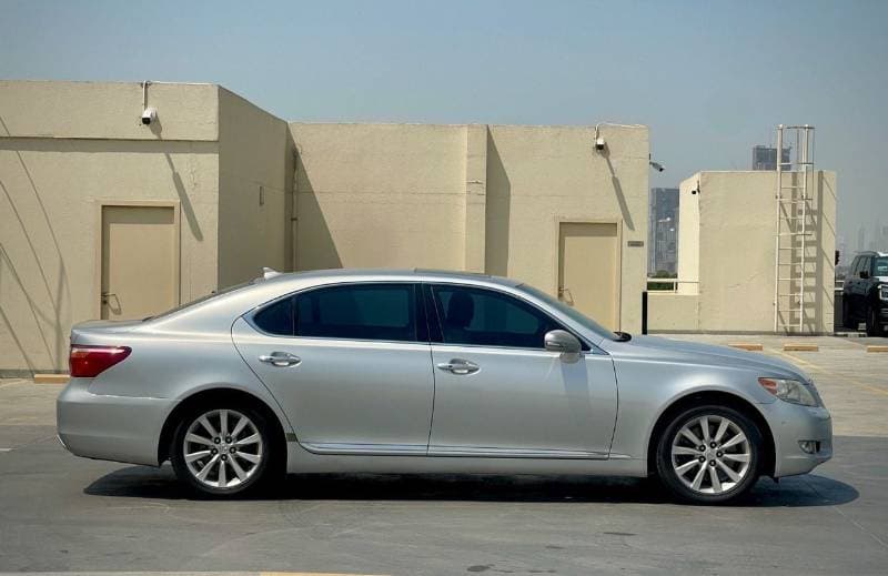 2012 Lexus LS460 PREMIER LWB thumbnail 3