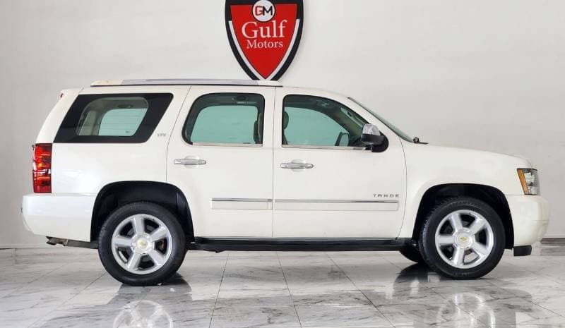 2010 Chevrolet Tahoe LTZ thumbnail 4