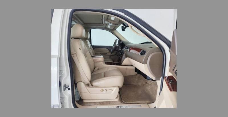 2010 Chevrolet Tahoe LTZ thumbnail 6